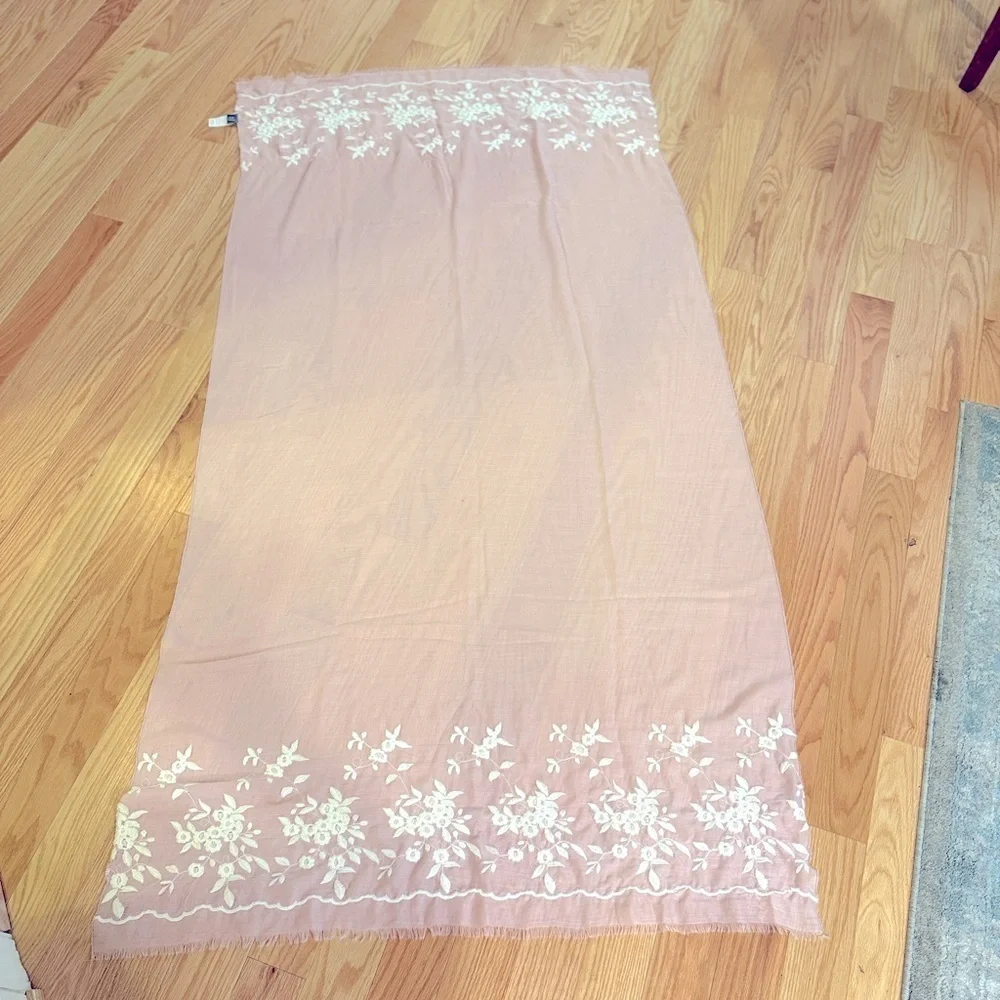 Light pink and White Floral Embroidered Scarf in new conditions